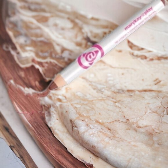 Toasted Grille Lip Crayon - Mary kay At Play Discontinued Limited Edition - Picture 2 of 7